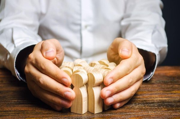 Quelles caractéristiques rechercher dans des lunettes de soleil pour une activité en extérieur?